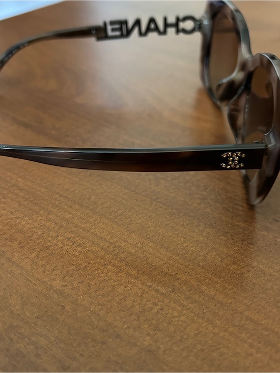 CHANEL
Acetate Strass Square Sunglasses
5422 Tortoise main image 6